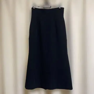 TIARA 티아라 무릎 아래 길이 스커트 블랙