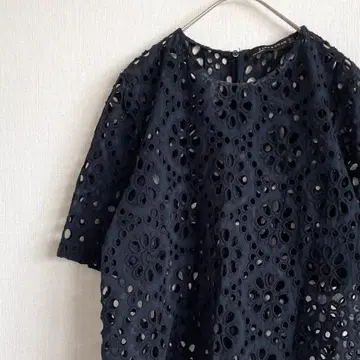 ZARA WOMAN 티셔츠 크루넥 꽃무늬 자수 비침 루즈핏