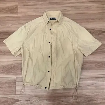ZARA 베이지 숏 슬리브 셔츠 M