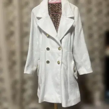 화이트 퍼 부착 더블 브레스트 코트