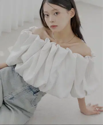 Chico 개더 벌룬 오프숄더 블라우스