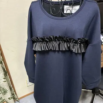 MAISON STELLA 네이비 프릴 긴팔 상의