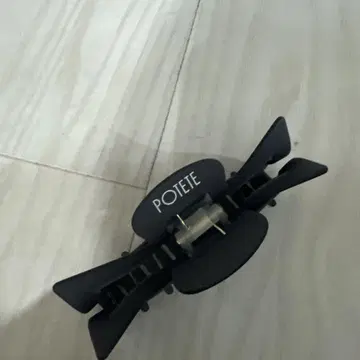 POTETE 블랙 헤어 클립