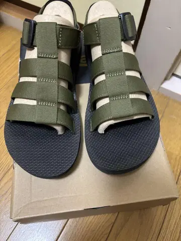 teva 샌들