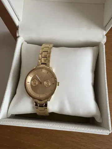 FURLA 골드 아날로그 쿼츠 손목시계