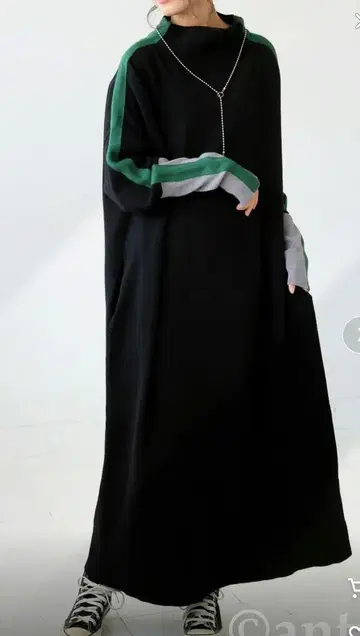 안티카 배색 니트 원피스