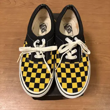 VANS 블랙과 옐로우 컬러 체크 스니커즈 23cm