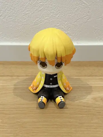 귀멸의 칼날 아가츠마 젠이츠 보텟토 피규어 박스 있음