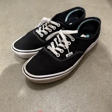 Vans 블랙 로우컷 스니커즈