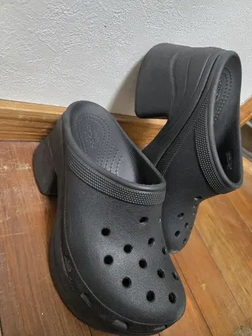 Crocs 블랙 클로그 샌들