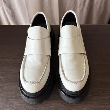 미사용 새상품 ph7+  스테디셀러 통굽 로퍼 아이보리 38