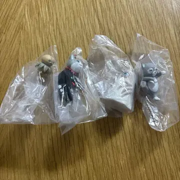 히구치 유코 캡슐 토이 피규어 4개 세트