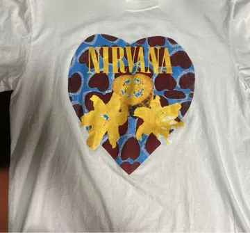 NIRVANA 하트 디자인 T셔츠