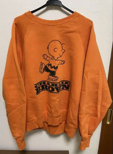 PEANUTS 찰리 브라운 맨투맨 M 오렌지 GU 콜라보 상품