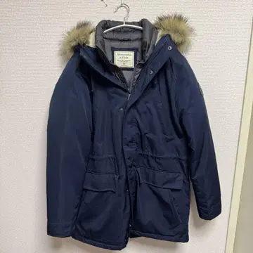 네이비 퍼 달린 다운 자켓