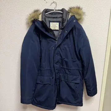 네이비 퍼 달린 다운 자켓