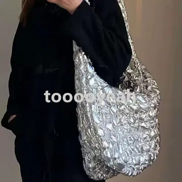COS 실버 쿠샤쿠샤 숄더백