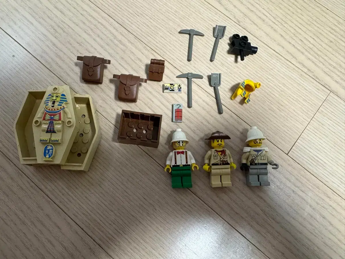 Old Lego Adventure Series 5919/2995 Minifigure