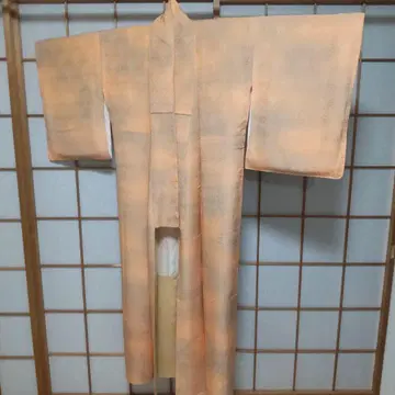연한 오렌지 컬러 실크 코몬 기모노
