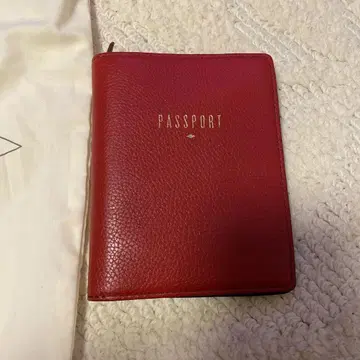 FOSSIL 새상품 여권 케이스