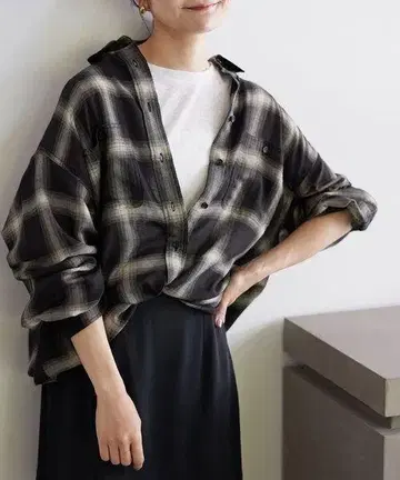 [ 새상품급 ] 로브 이에나 비에라 체크 루즈 셔츠 블랙 가을 상품