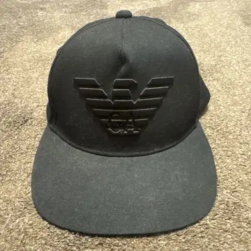 아르마니! 새상품급!! EMPORIO ARMANI 블랙 캡