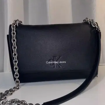 Calvin Klein 블랙 숄더백