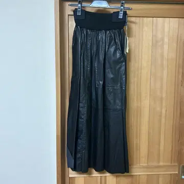 블랙 롱 스커트 가죽
