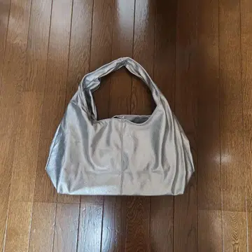 실버 레더풍 토트백