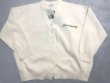 코코딜 버튼 부착 가디건