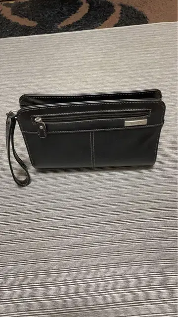 블랙 가죽 클러치백