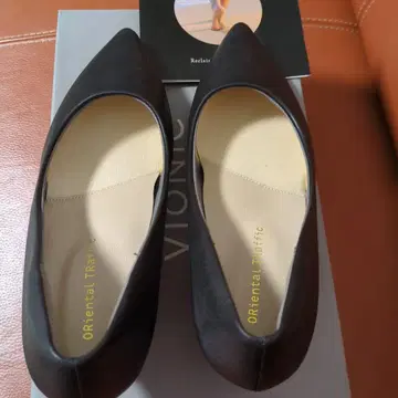 VIONIC 블랙 스틸레토 펌프스