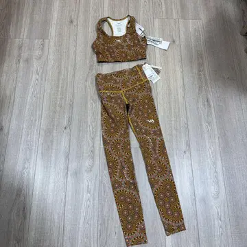 새상품 RVCA 꽃무늬 페이즐리 셋업 XS