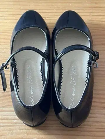새상품급 블랙 22.5cm 포멀에도
