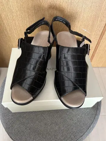 AKAISHI 블랙 웨지 샌들