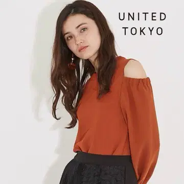 UNITED TOKYO 유나이티드 도쿄 오프숄더 니트