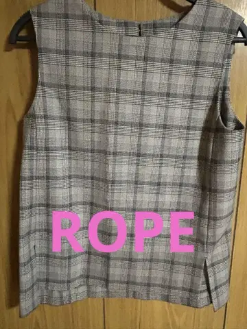 ROPE 체크 무늬 슬리브리스 상의