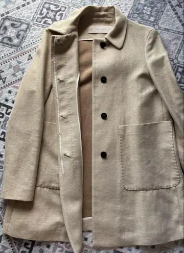 ZARA 베이지 숏코트 버튼 포함