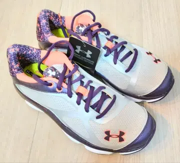 UNDER ARMOUR 여성용 러닝화 그레이 24cm