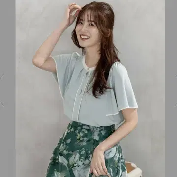 [ 새상품 ] anySiS [ 세탁 가능 ] 바이컬러 플레어 블라우스