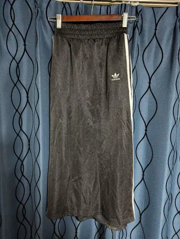 adidas 사이드 스트라이프 블랙 롱 스커트