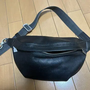 가죽 바디백 블랙 아니아리 aniary
