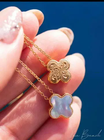 iriebeach shell clover necklace