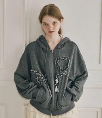 idem 이뎀 heart frill hoodie
