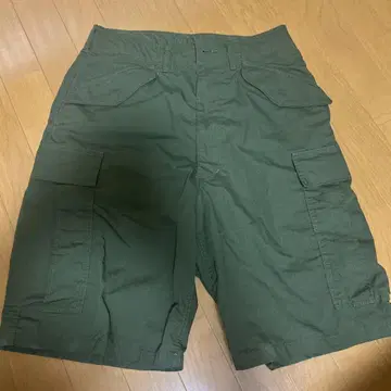 BEAMS 카고 숏팬츠