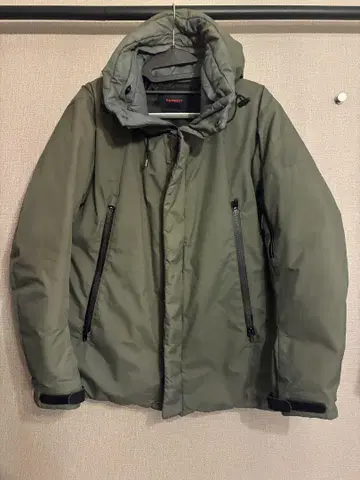 HAMNETT 올리브 후드 부착 다운 자켓
