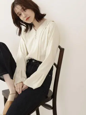 엔 내추럴 뷰티 베이직 소매 플레어 블라우스