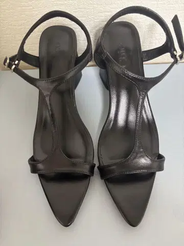 Chico 블랙 T스트랩 샌들 L사이즈