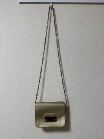 [ FURLA ] 골드 숄더백