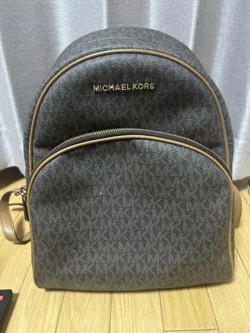 MICHAEL KORS 모노그램 백팩